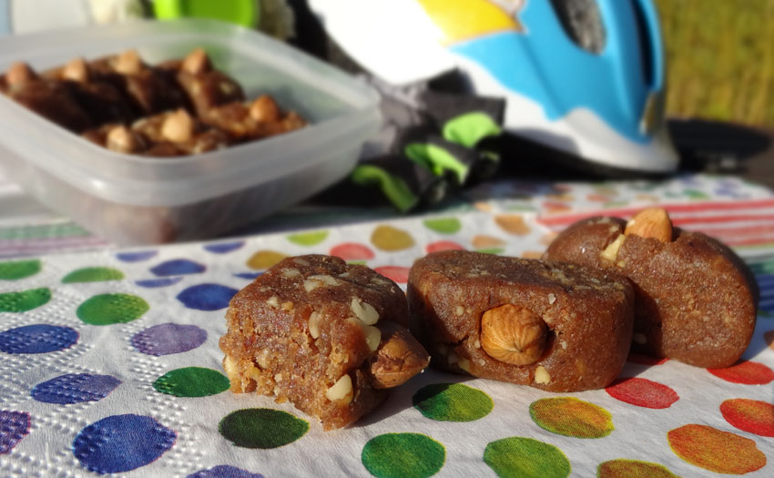 collation sportive : bouchées de dattes aux oléagineux