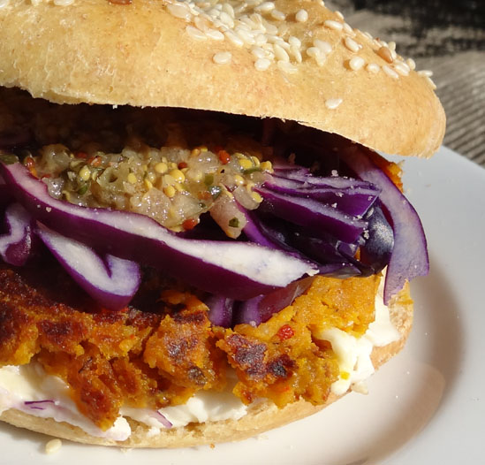 détails du burger végétarien aux légumes d'automne